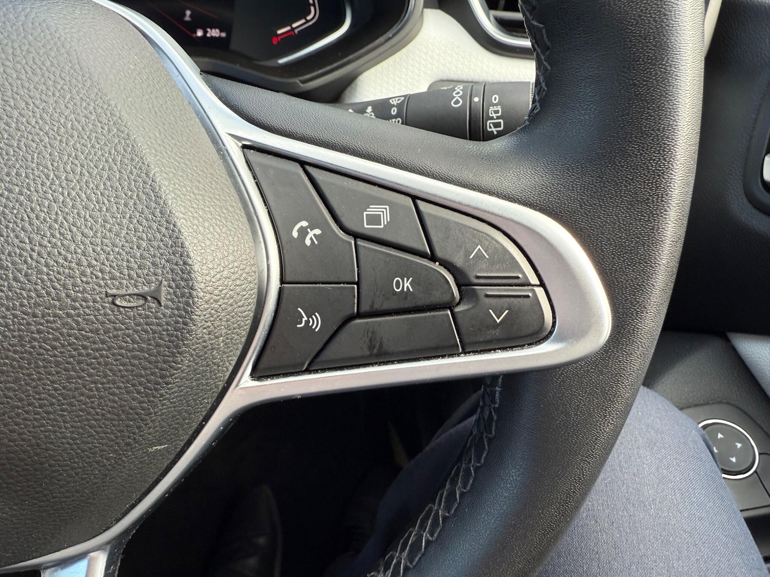 Used Renault Clio 2022 for sale - 76484738: Photo 37