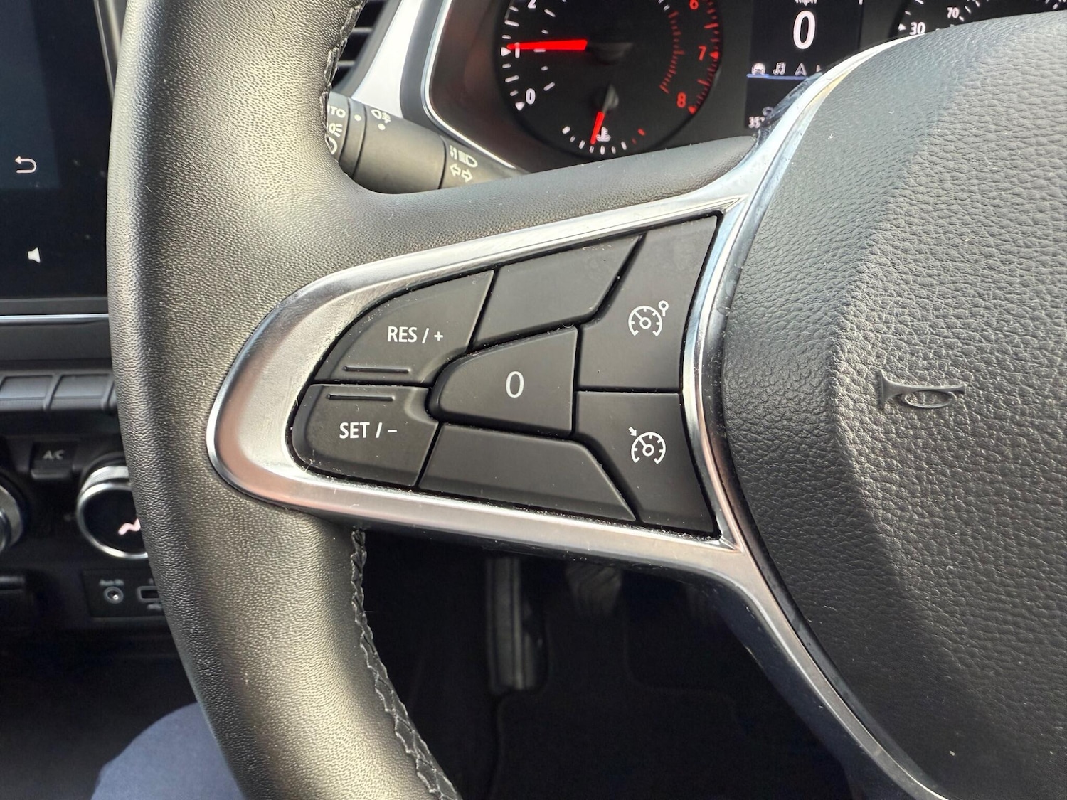 Used Renault Captur 2021 for sale - 76926125: Photo 33