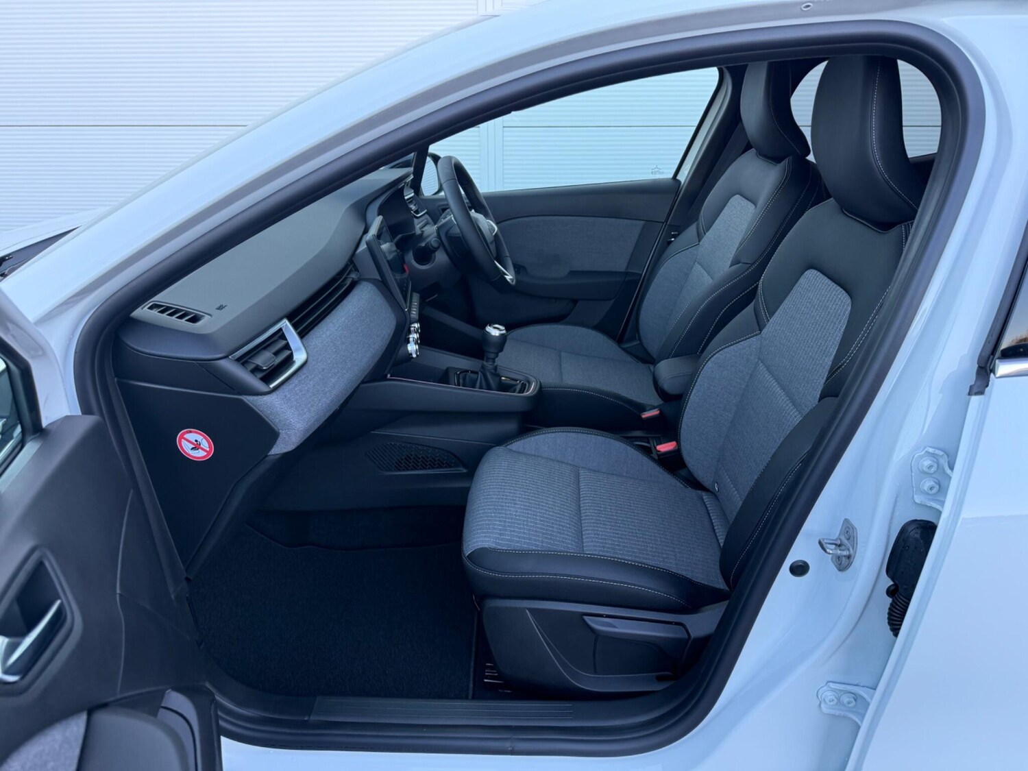 Used Renault Clio 2025 for sale - 76898443: Photo 15