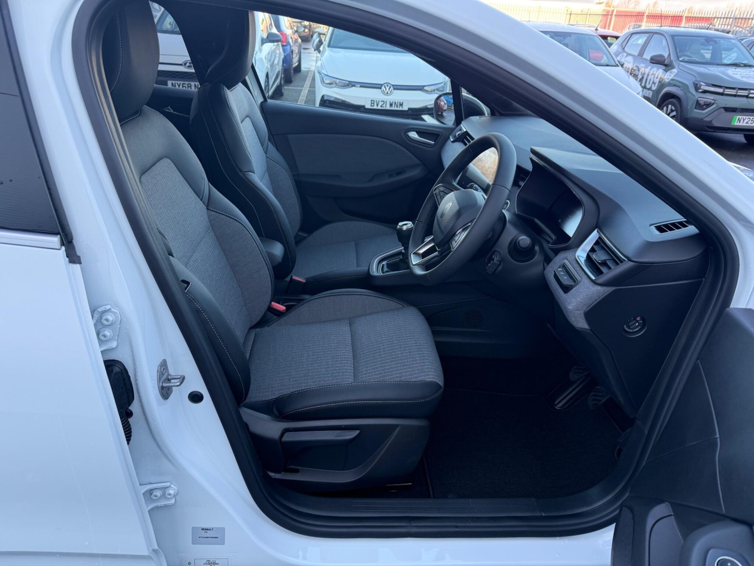 Used Renault Clio 2025 for sale - 76898443: Photo 16