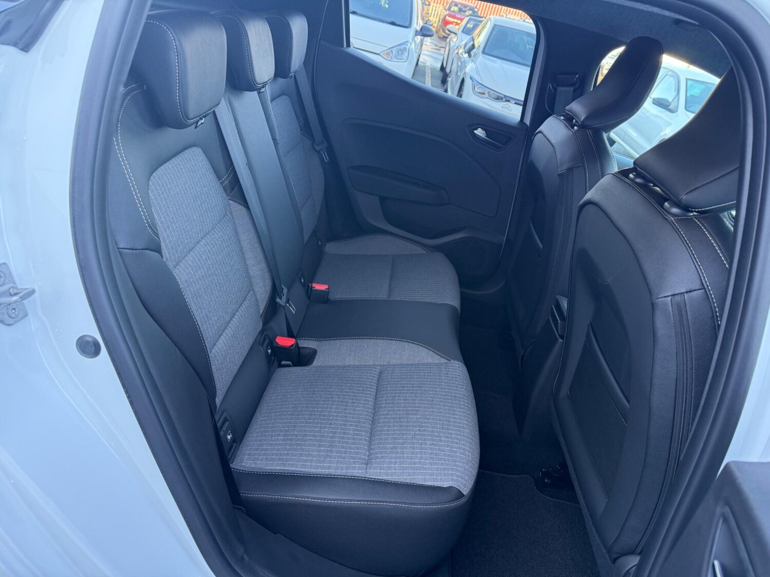 Used Renault Clio 2025 for sale - 76898443: Photo 17