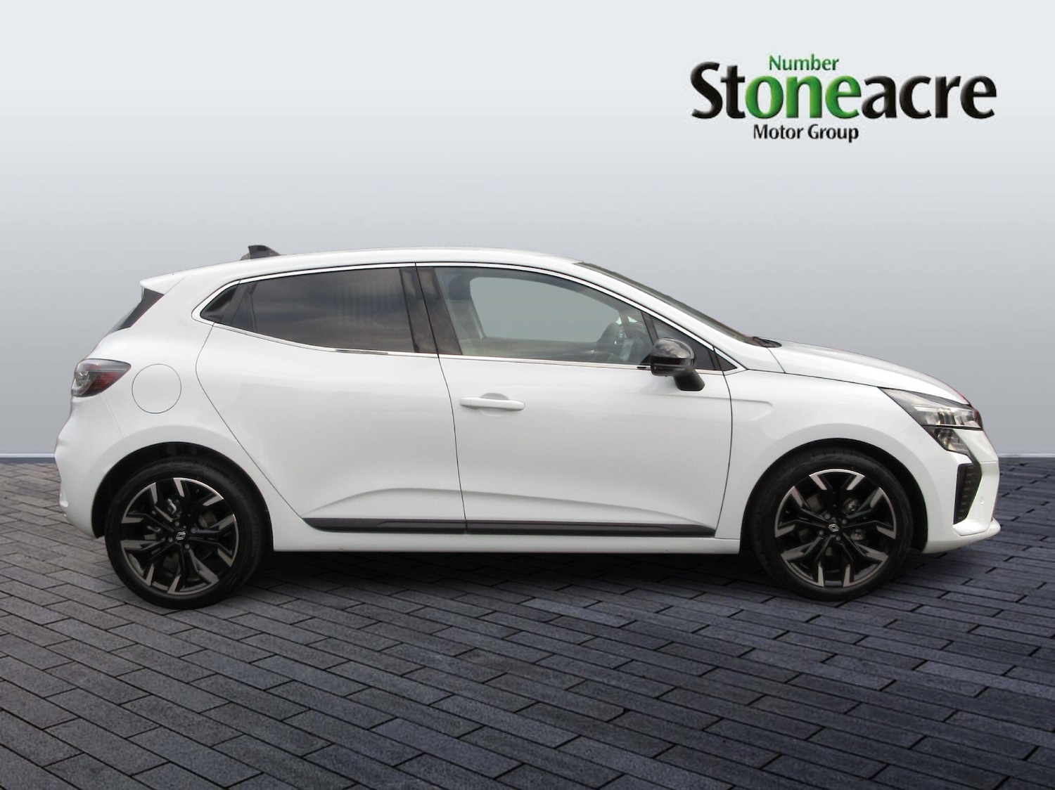 Used Renault Clio 2025 for sale - 76898443: Photo 2