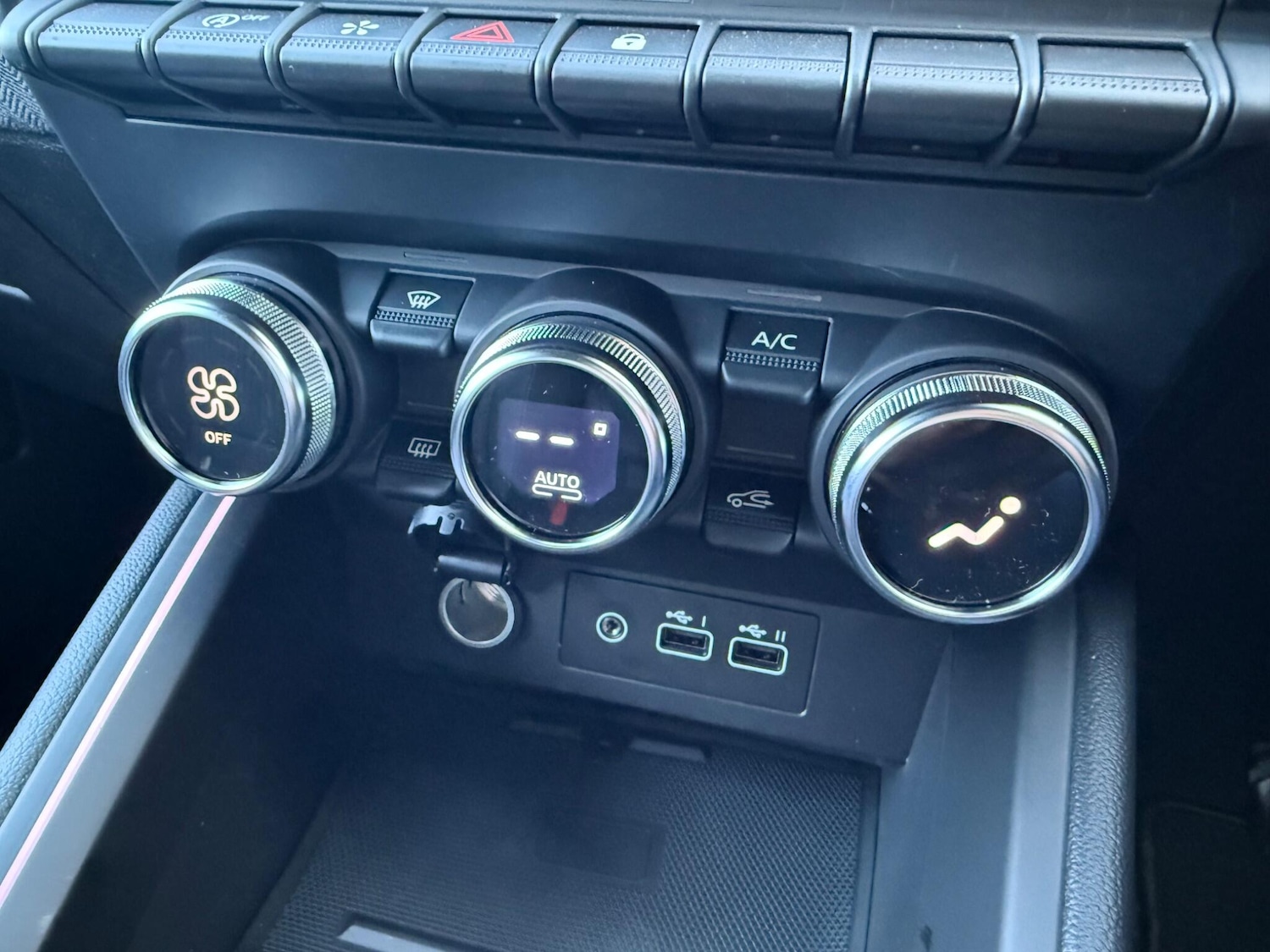 Used Renault Clio 2025 for sale - 76898443: Photo 30