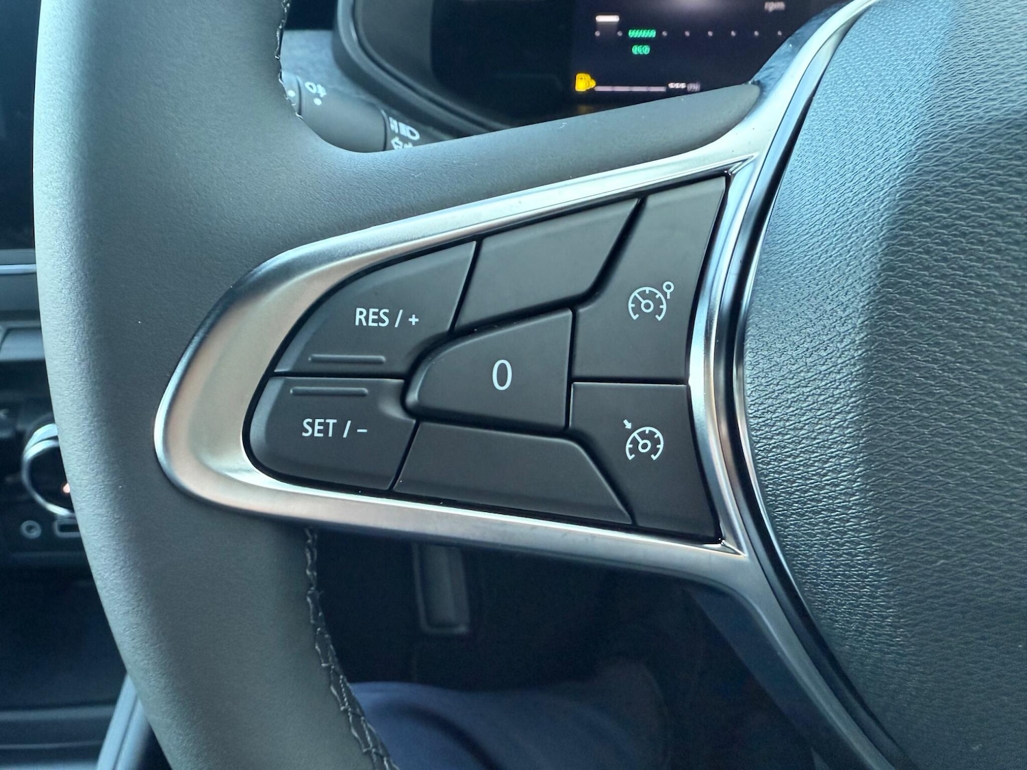 Used Renault Clio 2025 for sale - 76898443: Photo 32