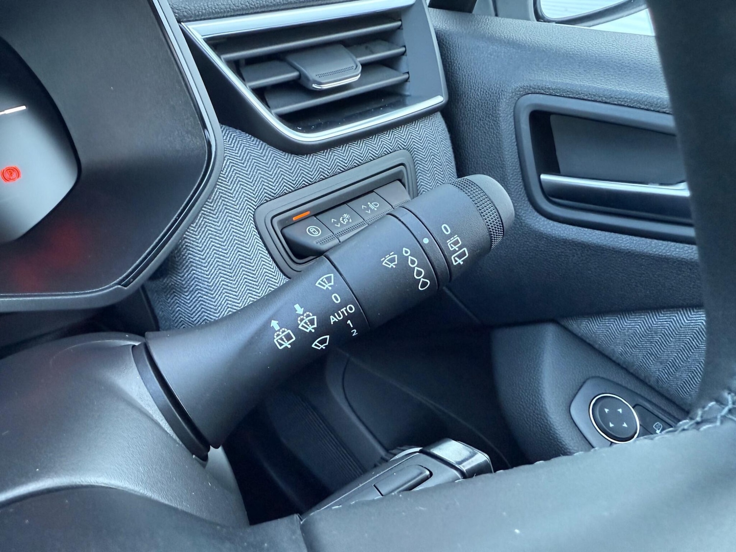 Used Renault Clio 2025 for sale - 76898443: Photo 35