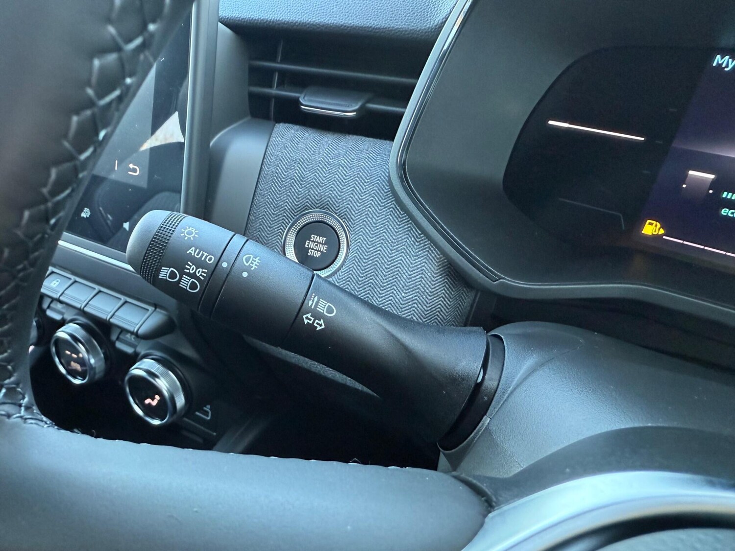 Used Renault Clio 2025 for sale - 76898443: Photo 36