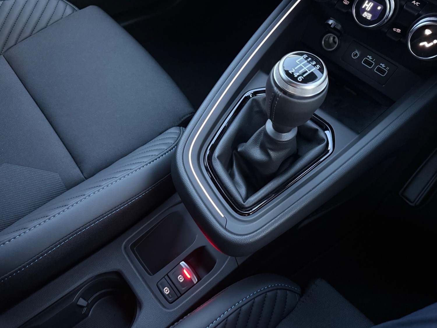 Used Renault Clio 2025 for sale - 76992243: Photo 32