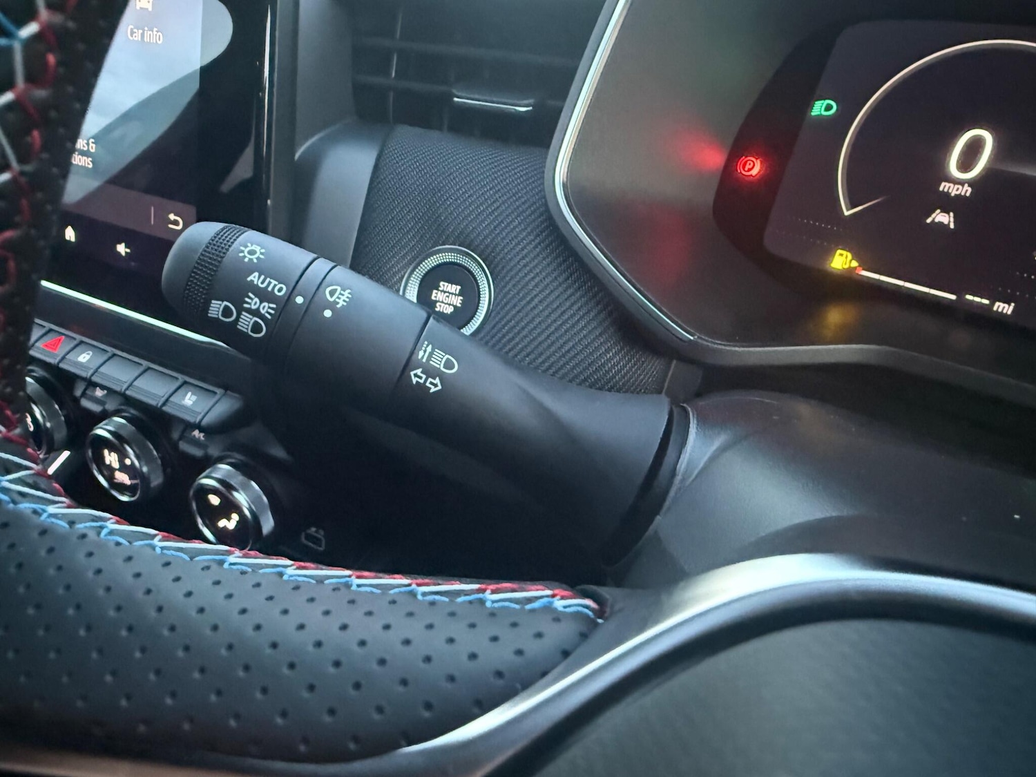 Used Renault Clio 2025 for sale - 76992243: Photo 36