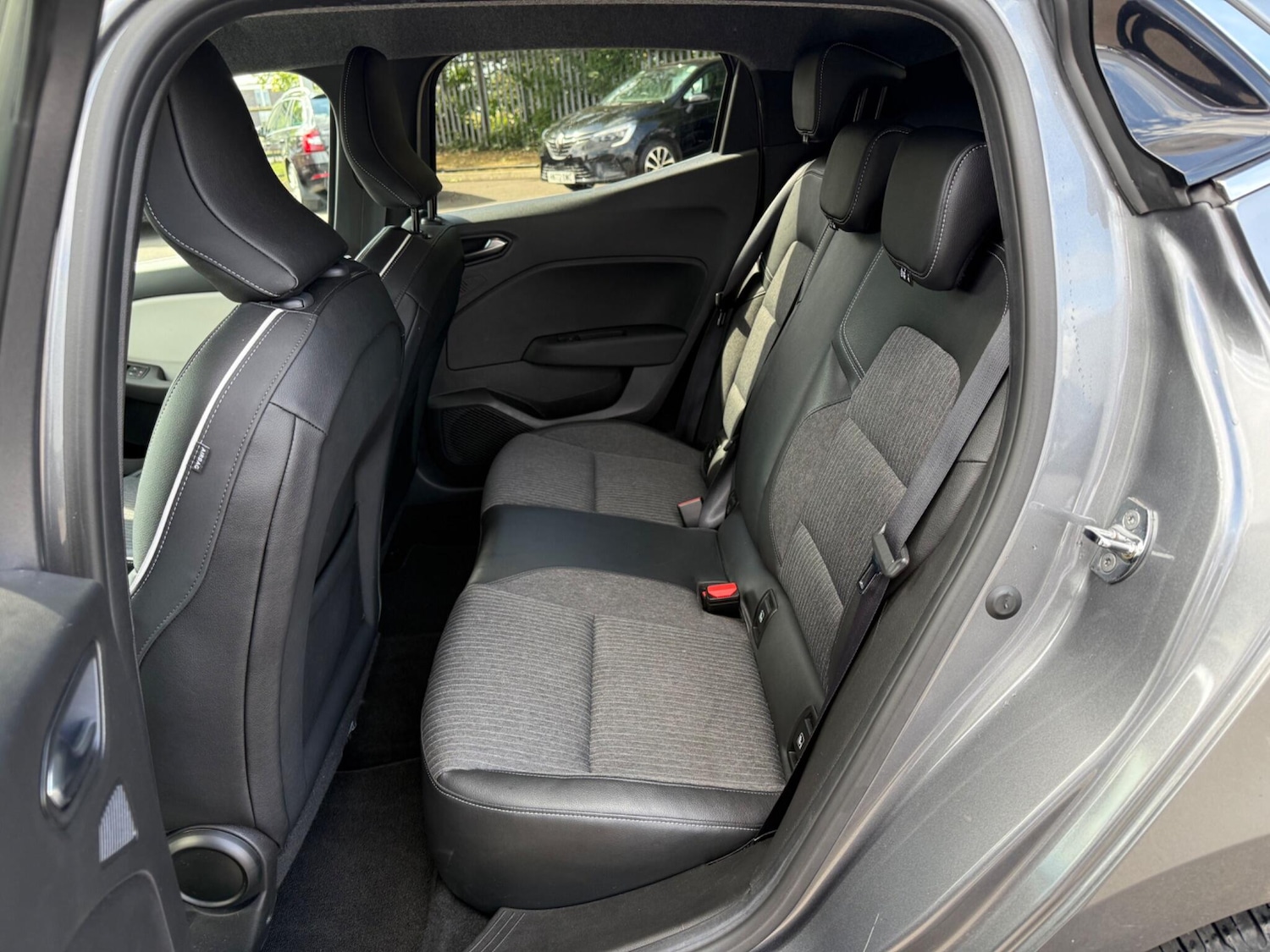 Used Renault Clio 2023 for sale - 76484733: Photo 19