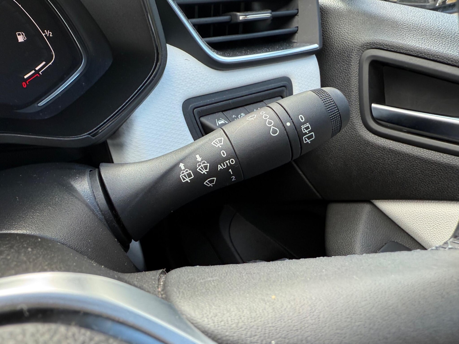 Used Renault Clio 2023 for sale - 76484733: Photo 35