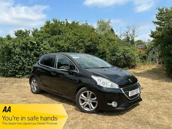Used Peugeot 208 2015 for sale - 79413140: Photo