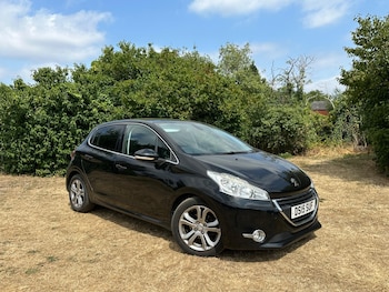 Used Peugeot 208 2015 for sale - 79413140: Photo