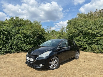 Used Peugeot 208 2015 for sale - 79413140: Photo