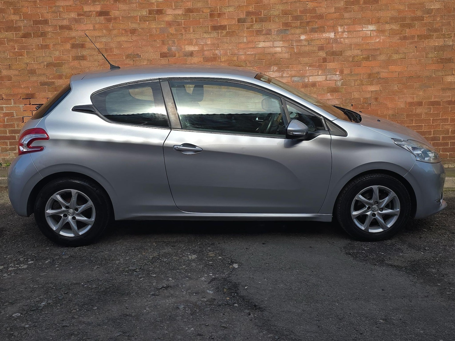 Used Peugeot 208 for sale - 77768376: Photo 10