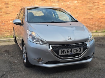 Used Peugeot 208 2014 for sale - 77768376: Photo
