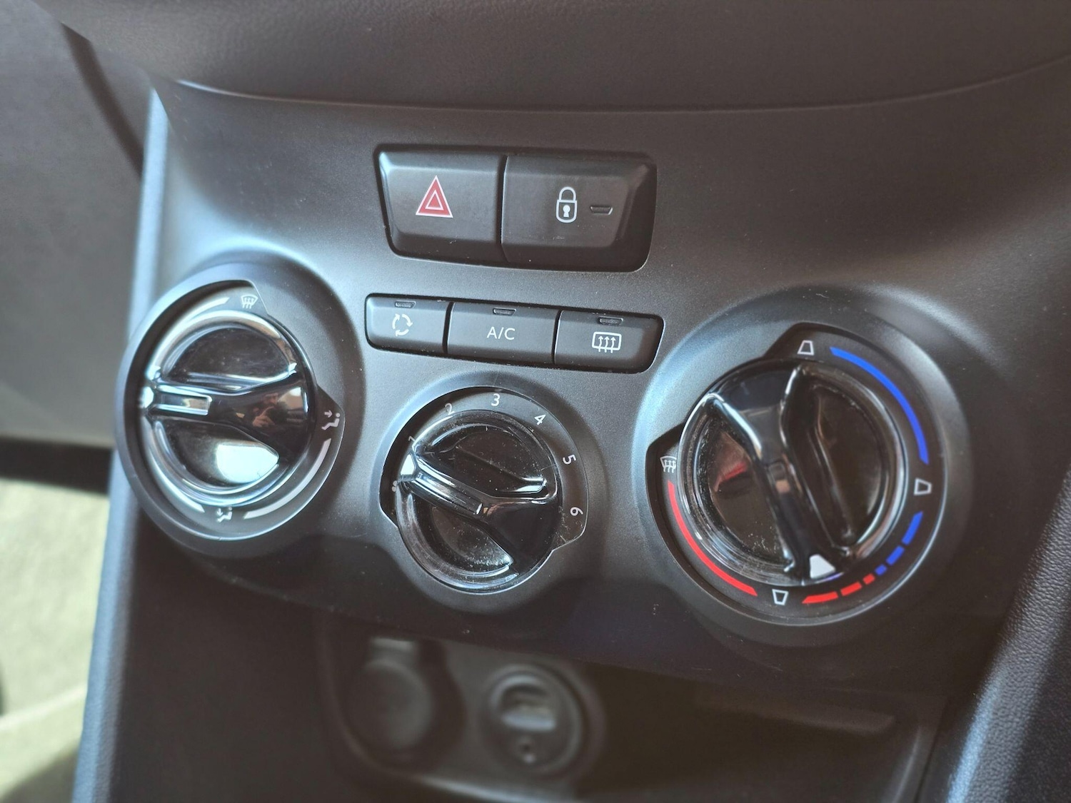 Used Peugeot 208 for sale - 77768376: Photo 33