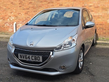 Used Peugeot 208 2014 for sale - 77768376: Photo