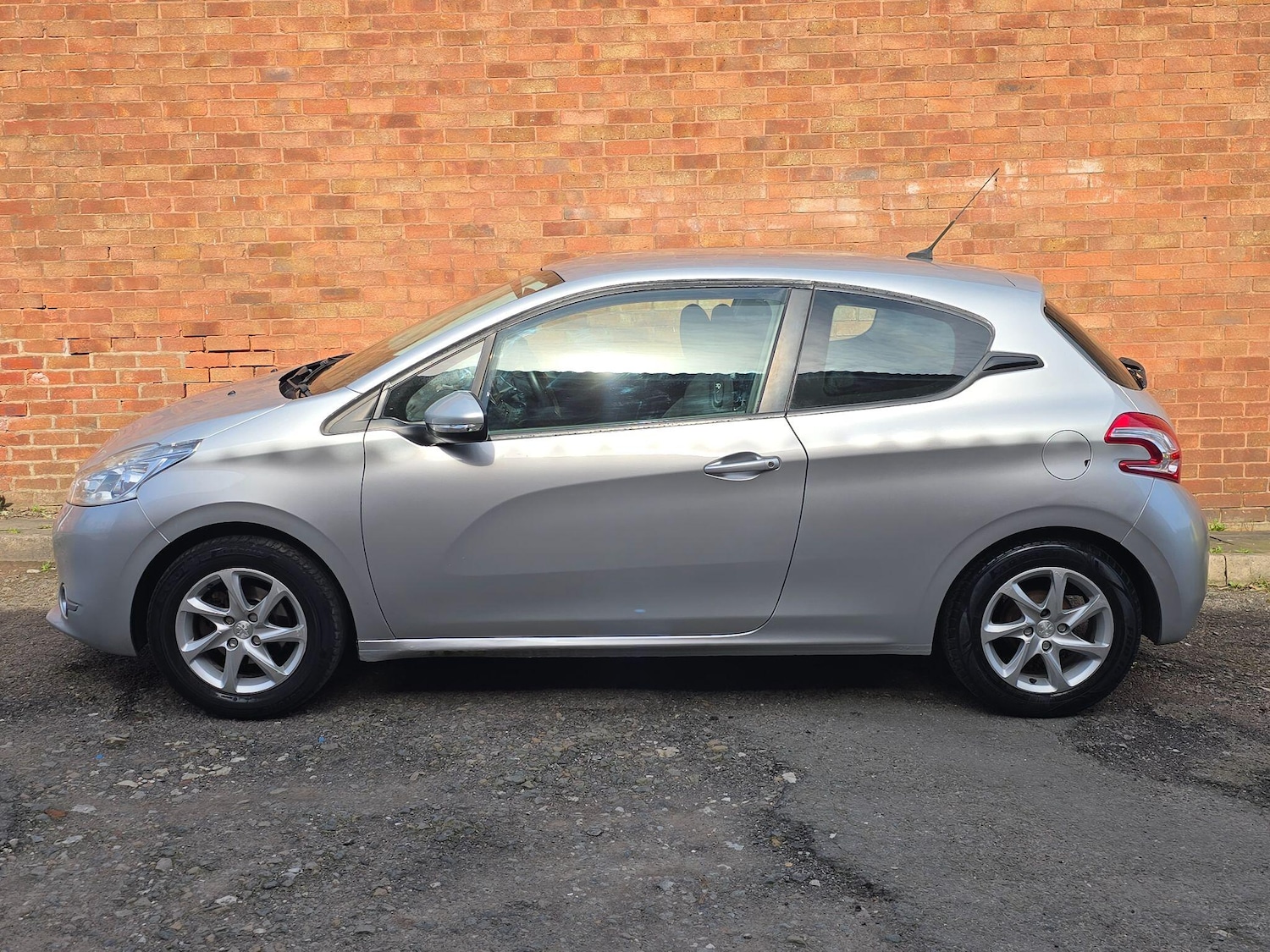 Used Peugeot 208 for sale - 77768376: Photo 5