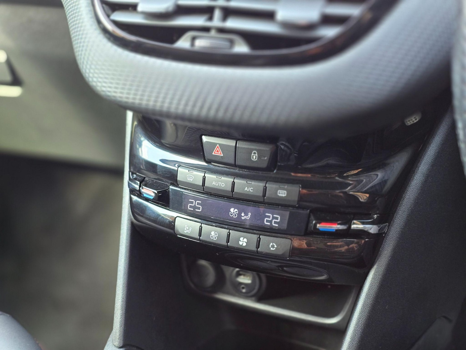 Used Peugeot 208 for sale - 77769794: Photo 31