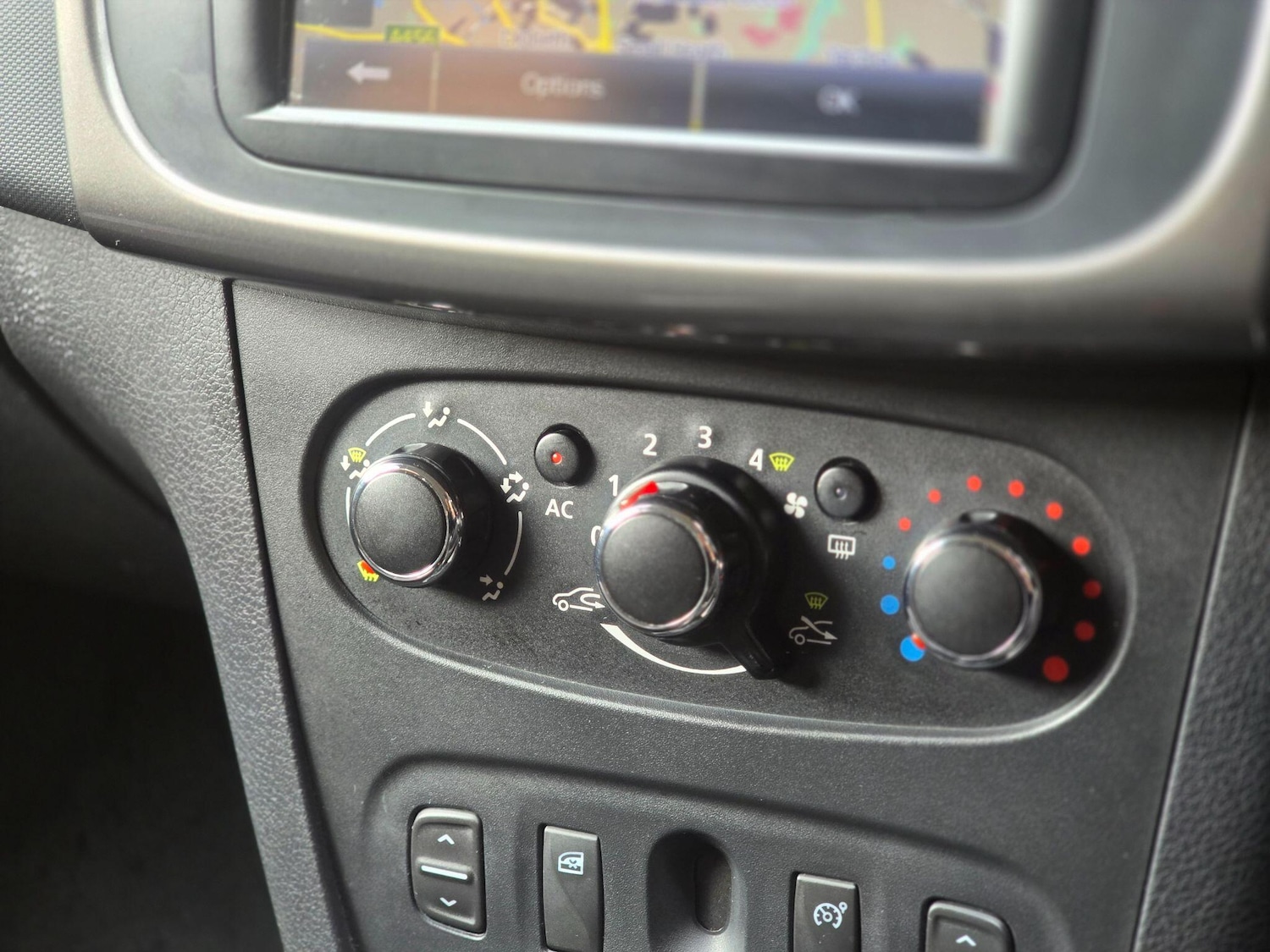 Used Dacia Sandero Stepway for sale - 77768778: Photo 28