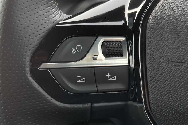 Used Peugeot E-2008 2022 for sale - 77588759: Photo 21