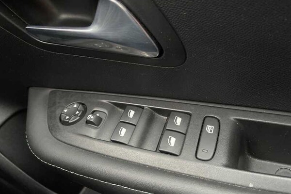 Used Peugeot 208 2022 for sale - 76204126: Photo 16