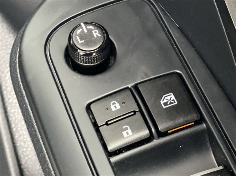 Used Toyota C-HR 2017 for sale - 77210452: Photo 35