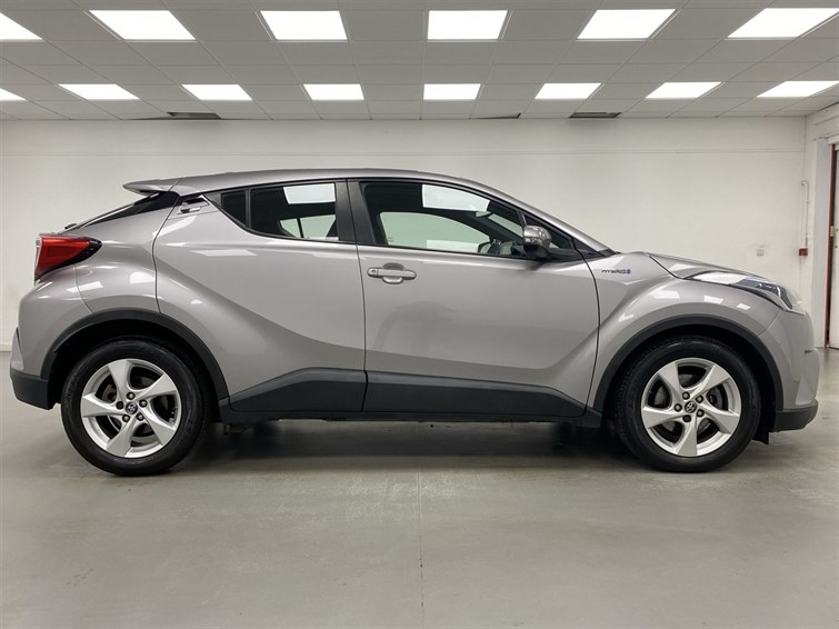 Used Toyota C-HR 2017 for sale - 77210452: Photo 5