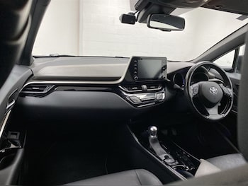 Used Toyota C-HR 2020 for sale - 79077286: Photo