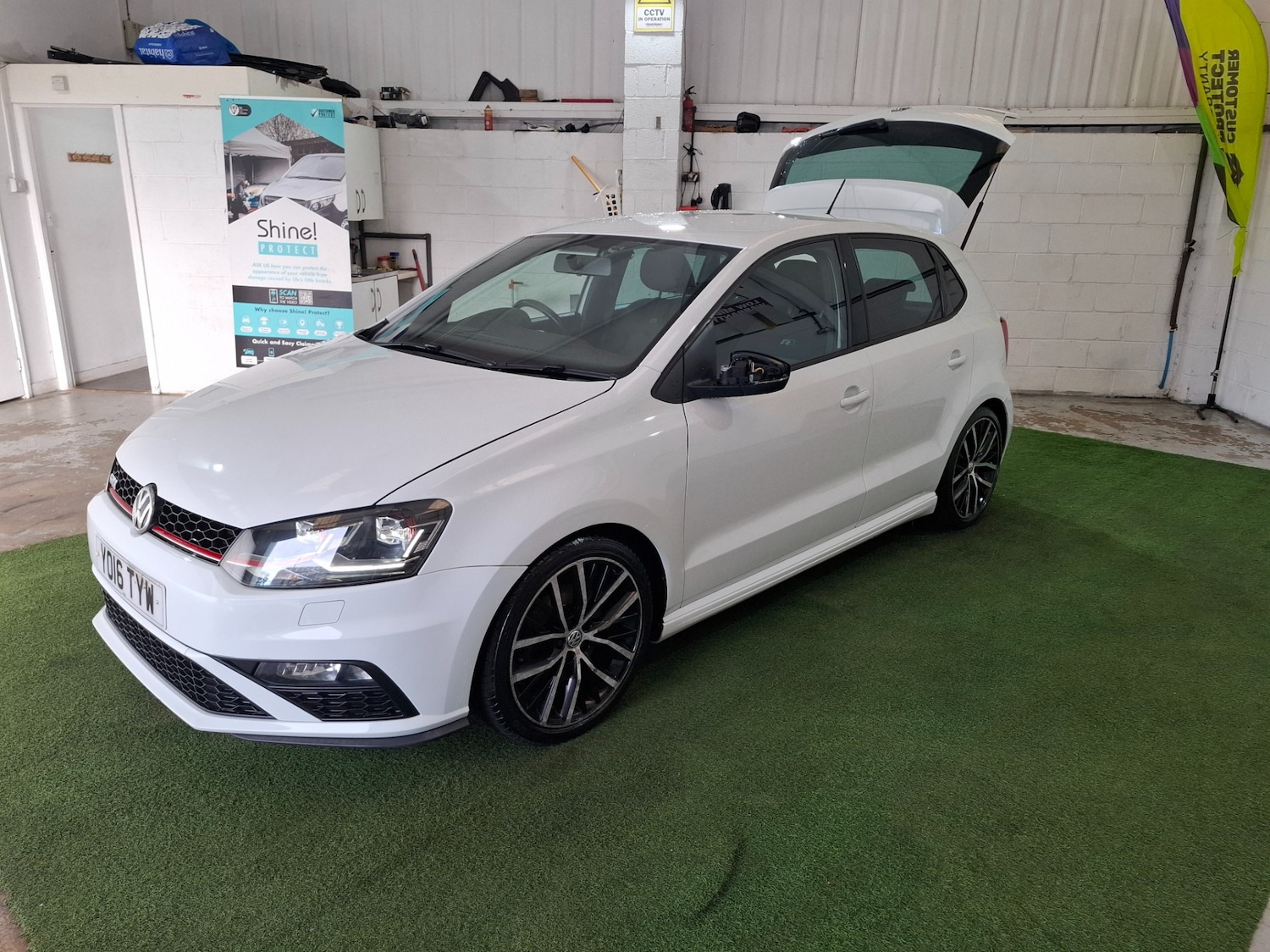 Used Volkswagen Polo 2016 for sale - 76185939: Photo 2