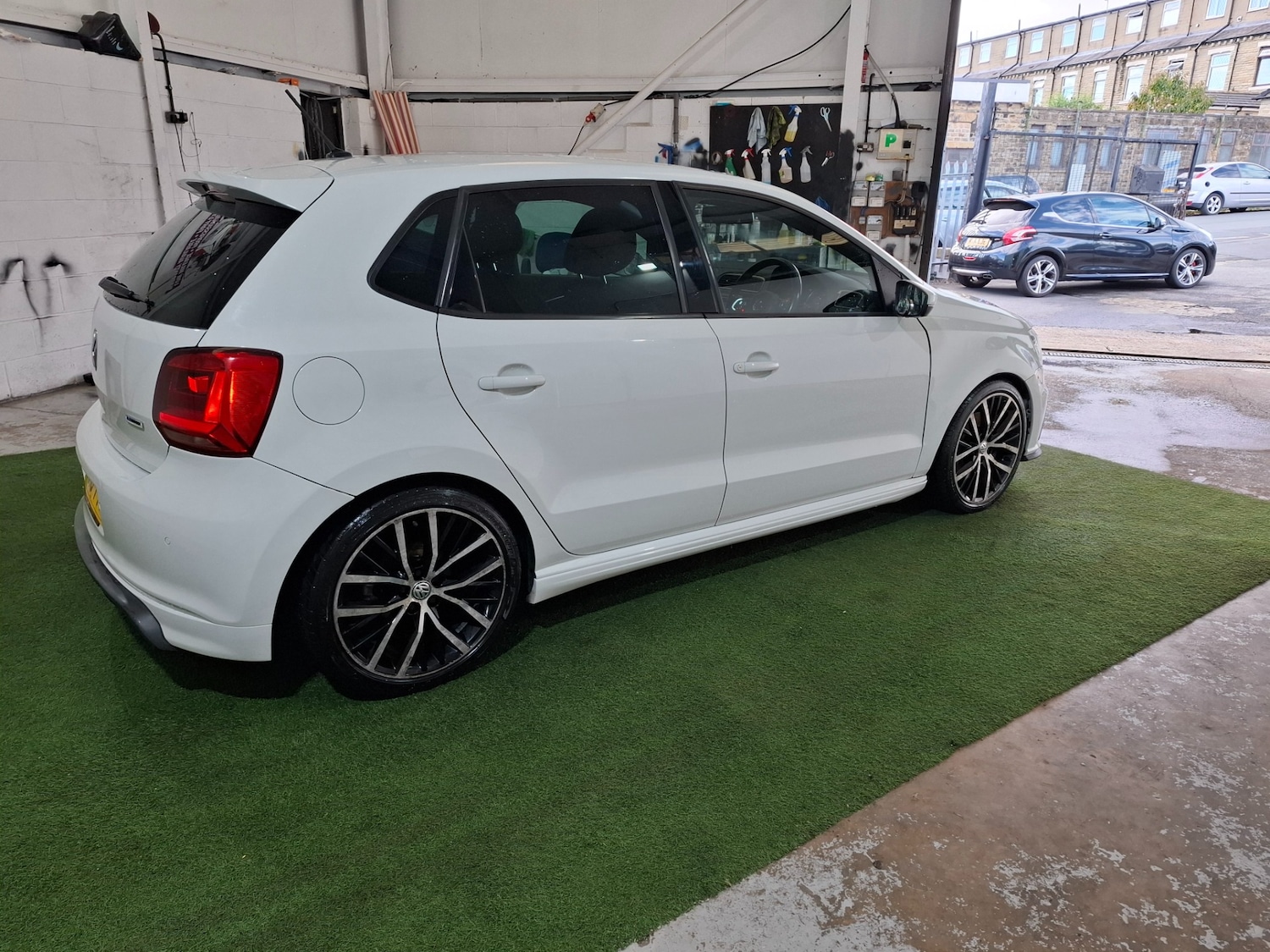 Used Volkswagen Polo 2016 for sale - 76185939: Photo 3