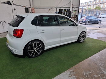 Used Volkswagen Polo 2016 for sale - 76185939: Photo