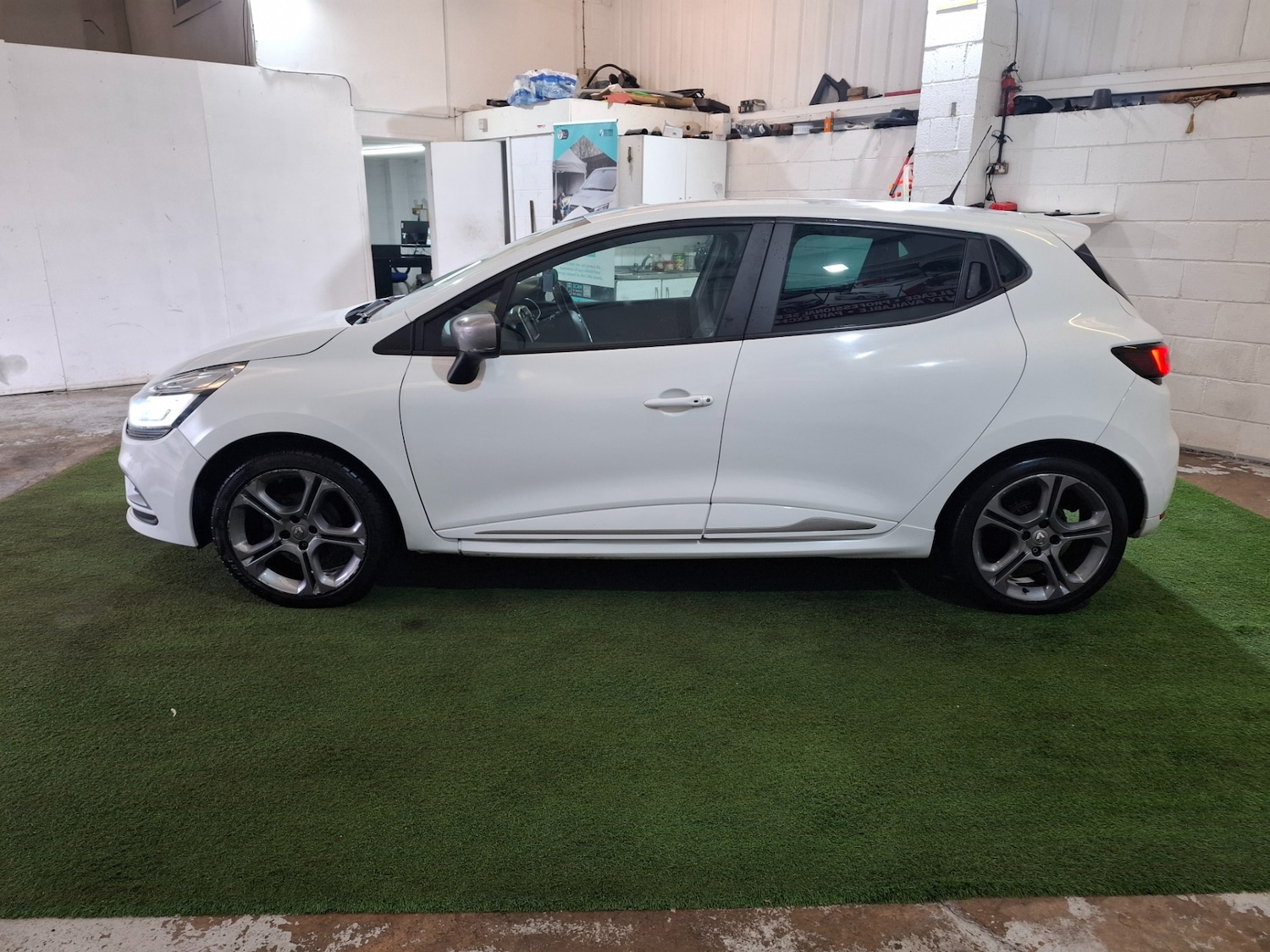 Used Renault Clio 2018 for sale - 77676438: Photo 8