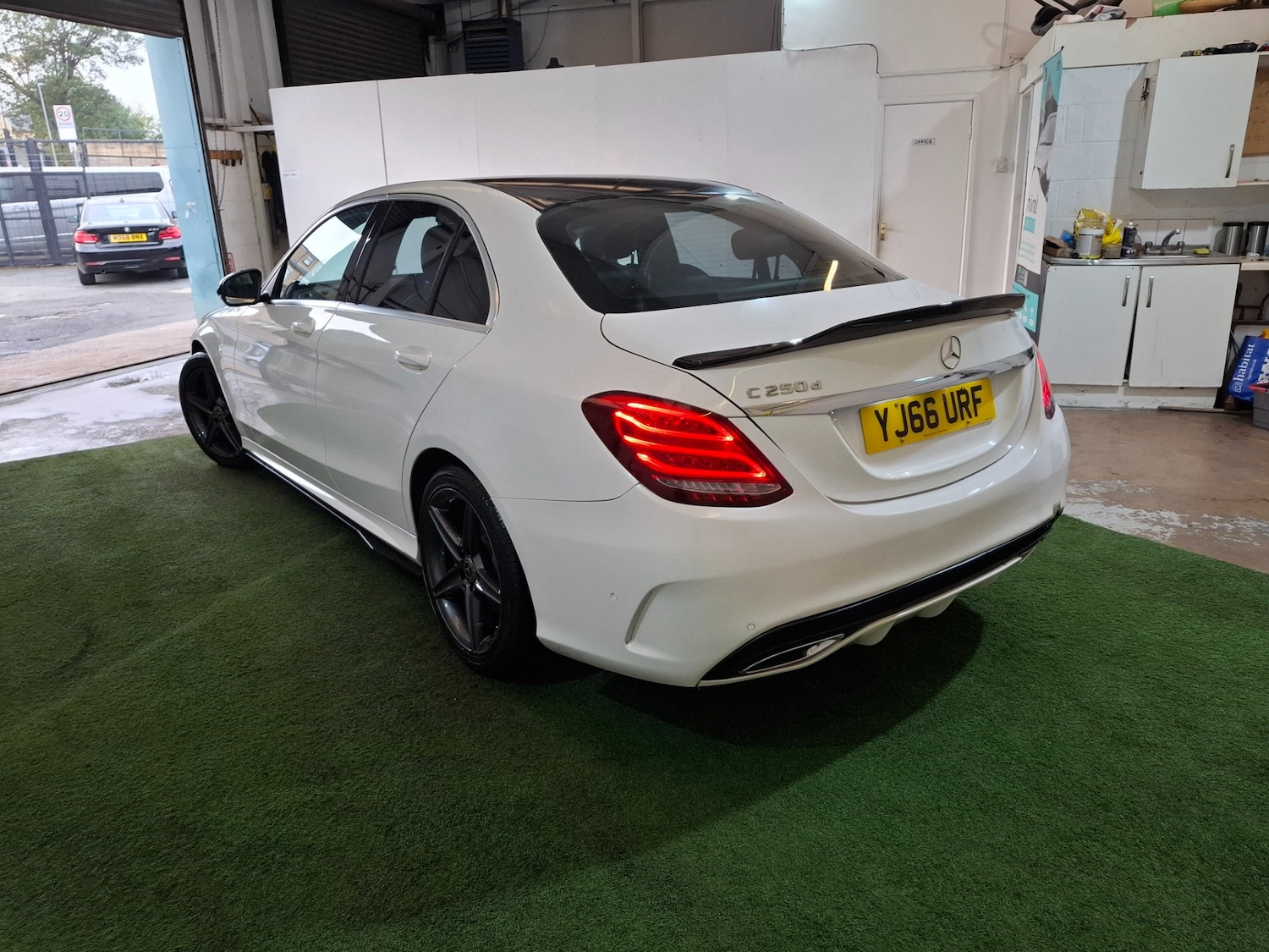 Used Mercedes-Benz C Class 2016 for sale - 76314125: Photo 4