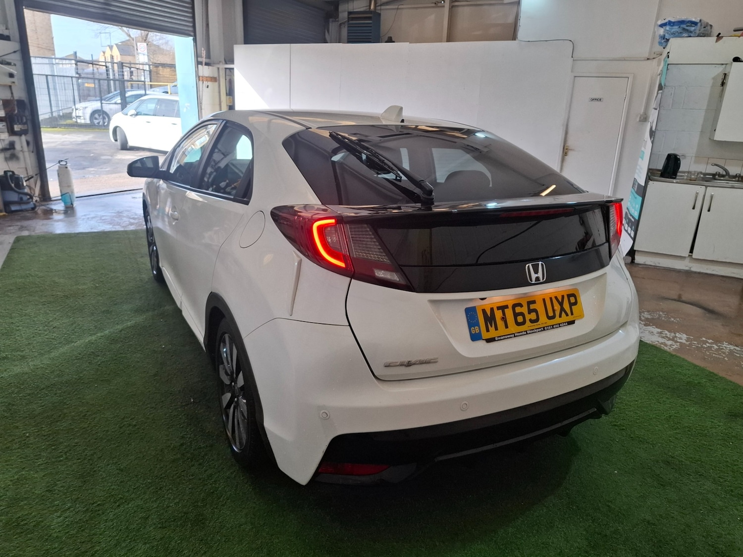 Used Honda Civic 2015 for sale - 77630957: Photo 4