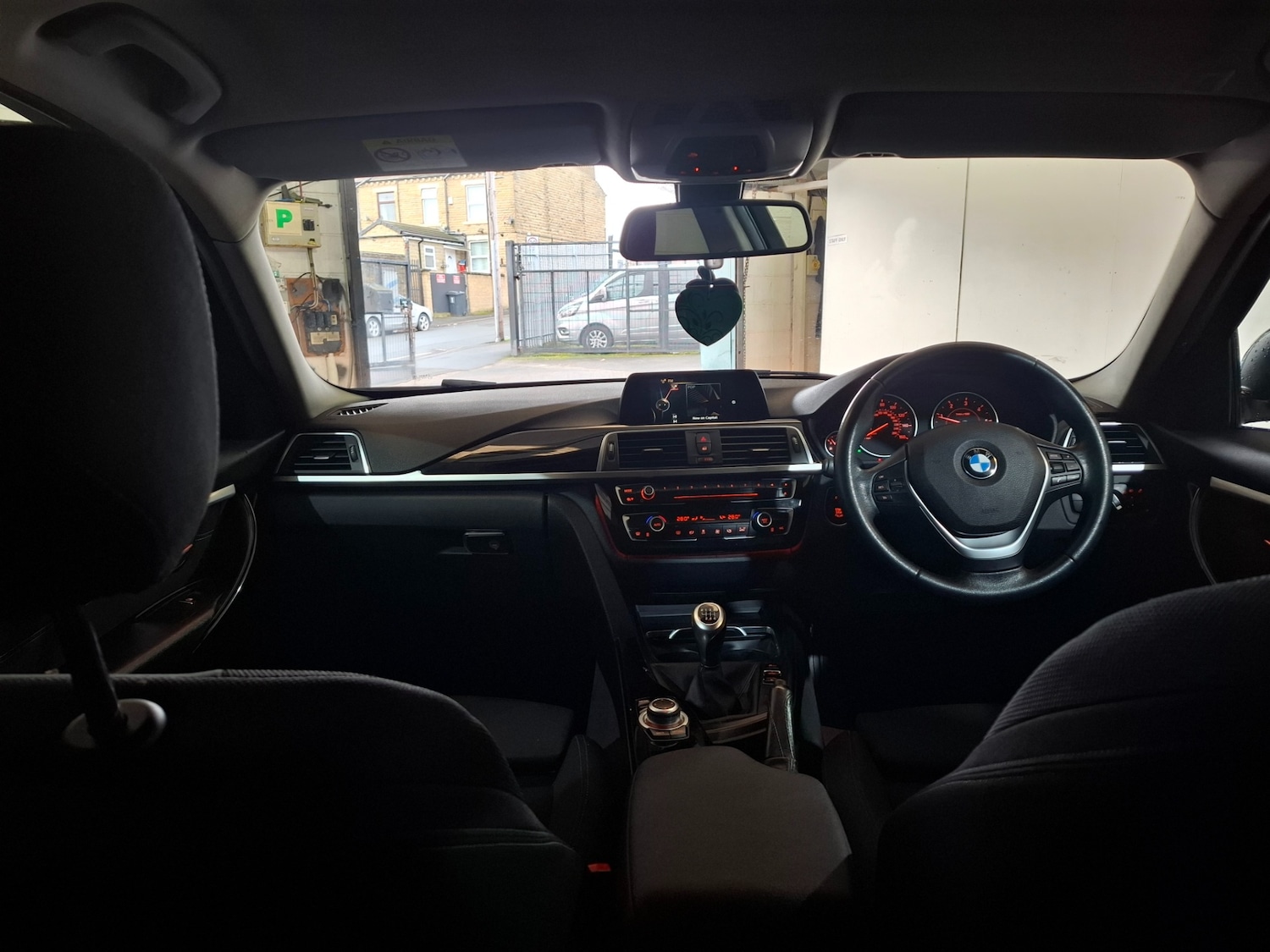 Used BMW 3 Series 2017 for sale - 77172901: Photo 11