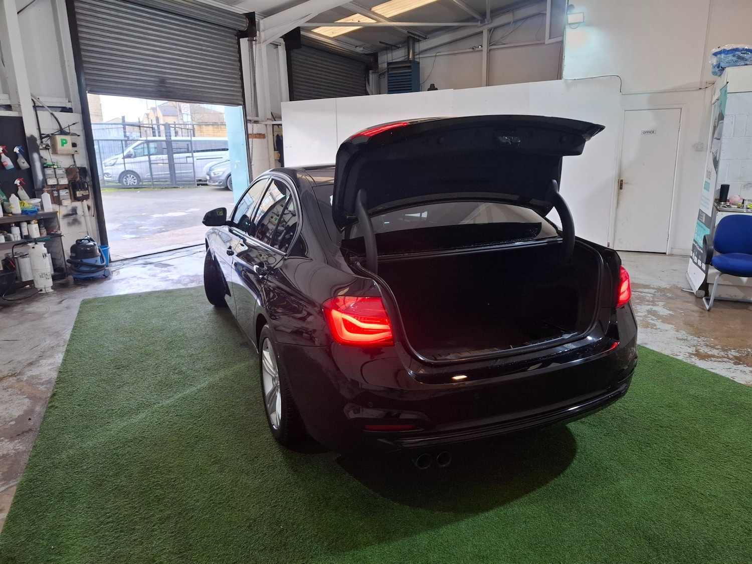 Used BMW 3 Series 2017 for sale - 77172901: Photo 9