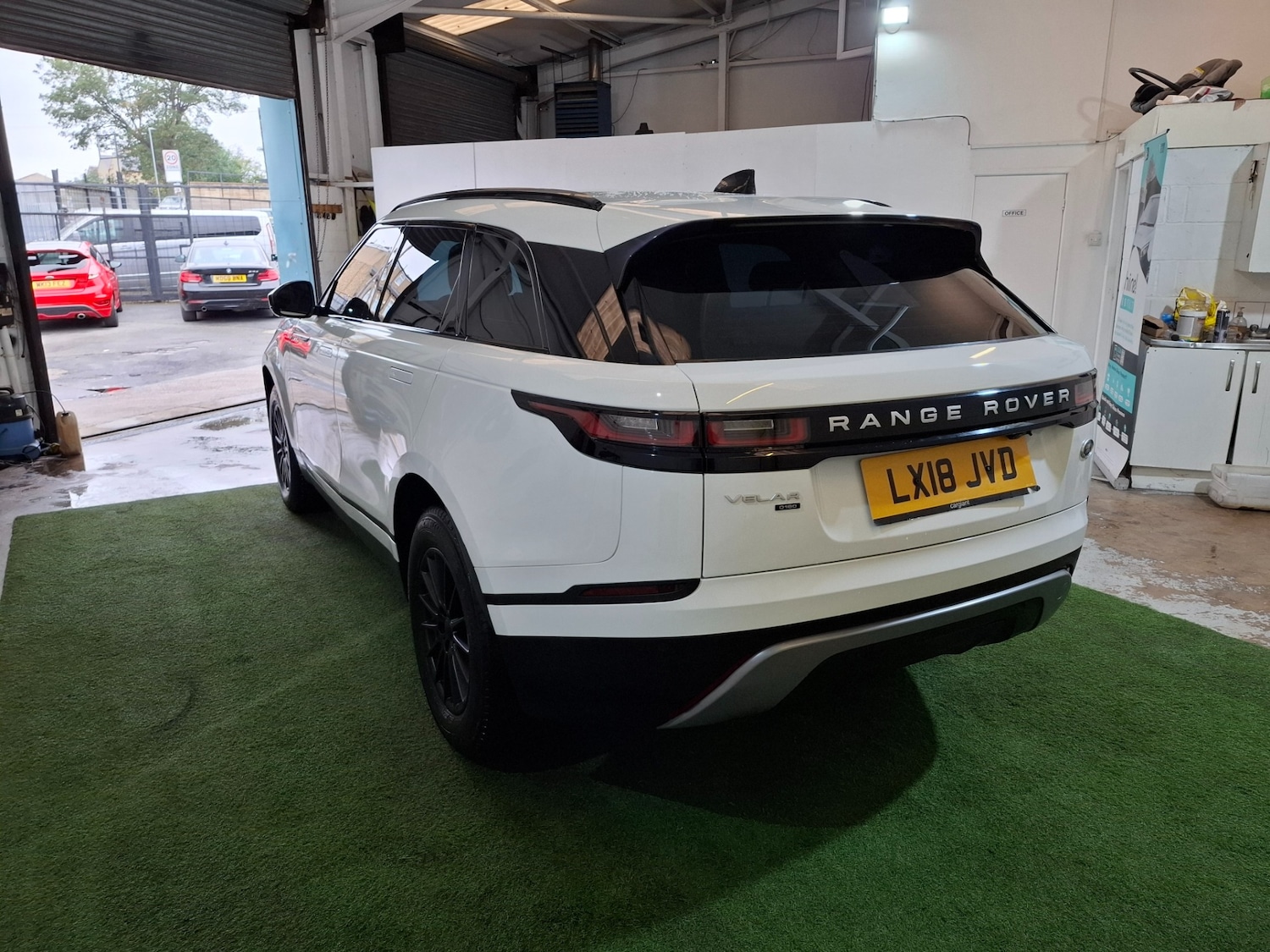 Used Land Rover Range Rover Velar 2018 for sale - 76314112: Photo 4