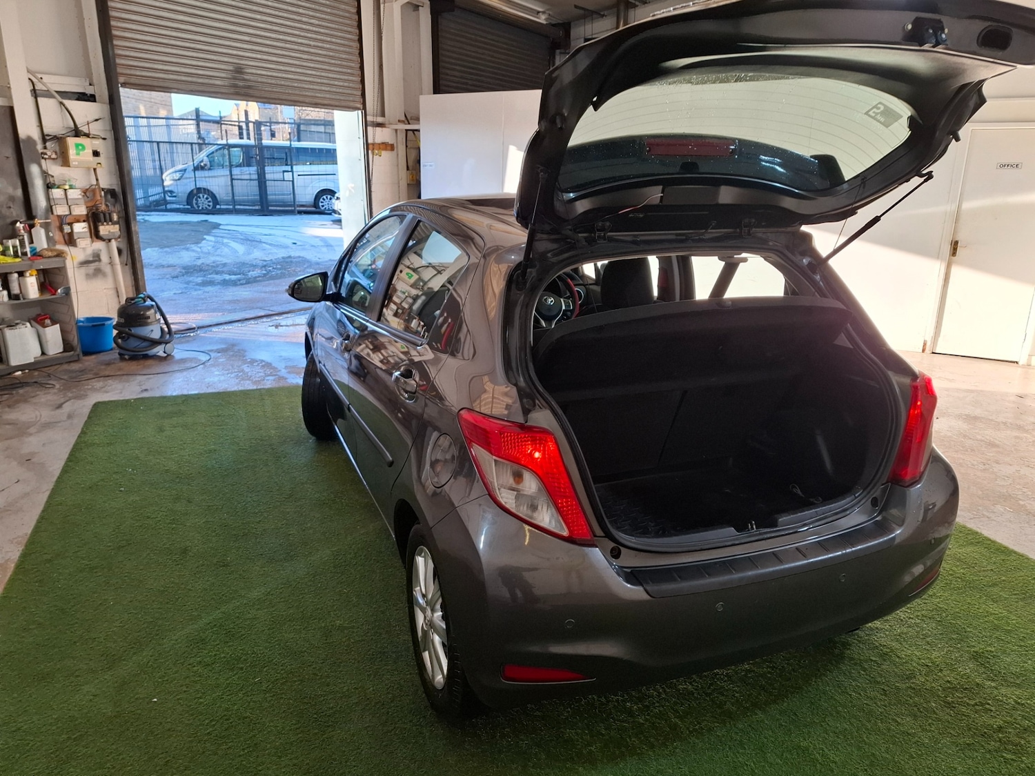 Used Toyota Yaris 2013 for sale - 77104711: Photo 15