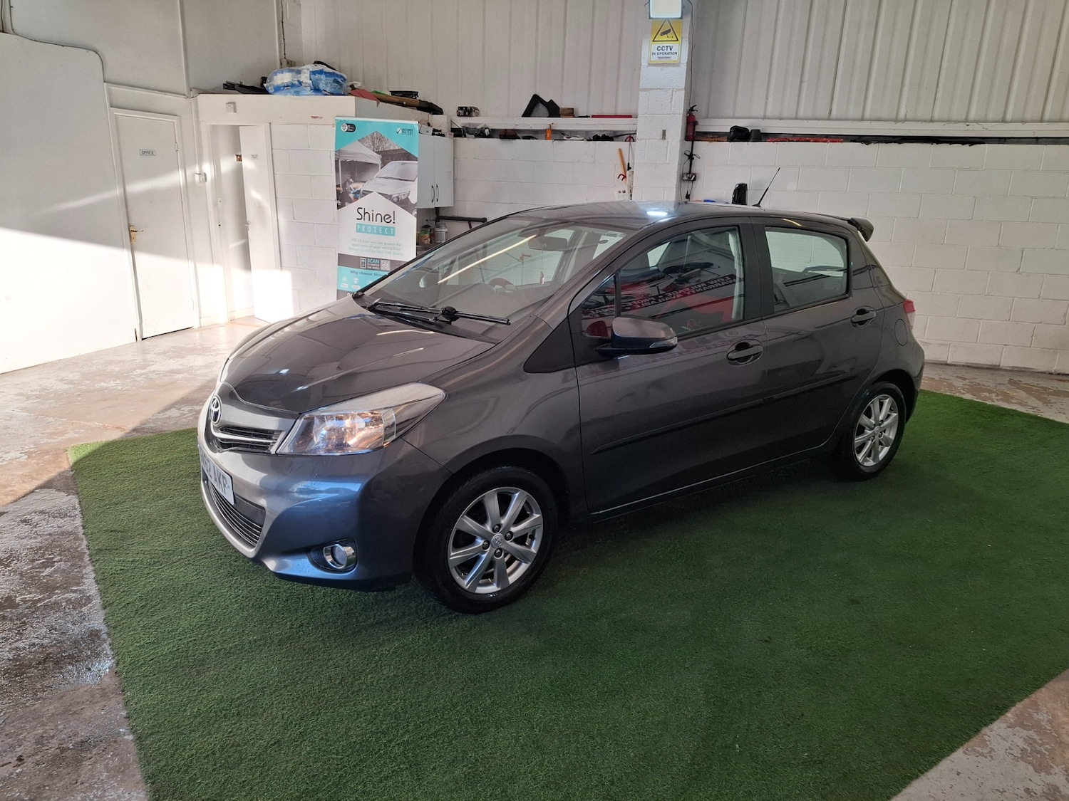 Used Toyota Yaris 2013 for sale - 77104711: Photo 2