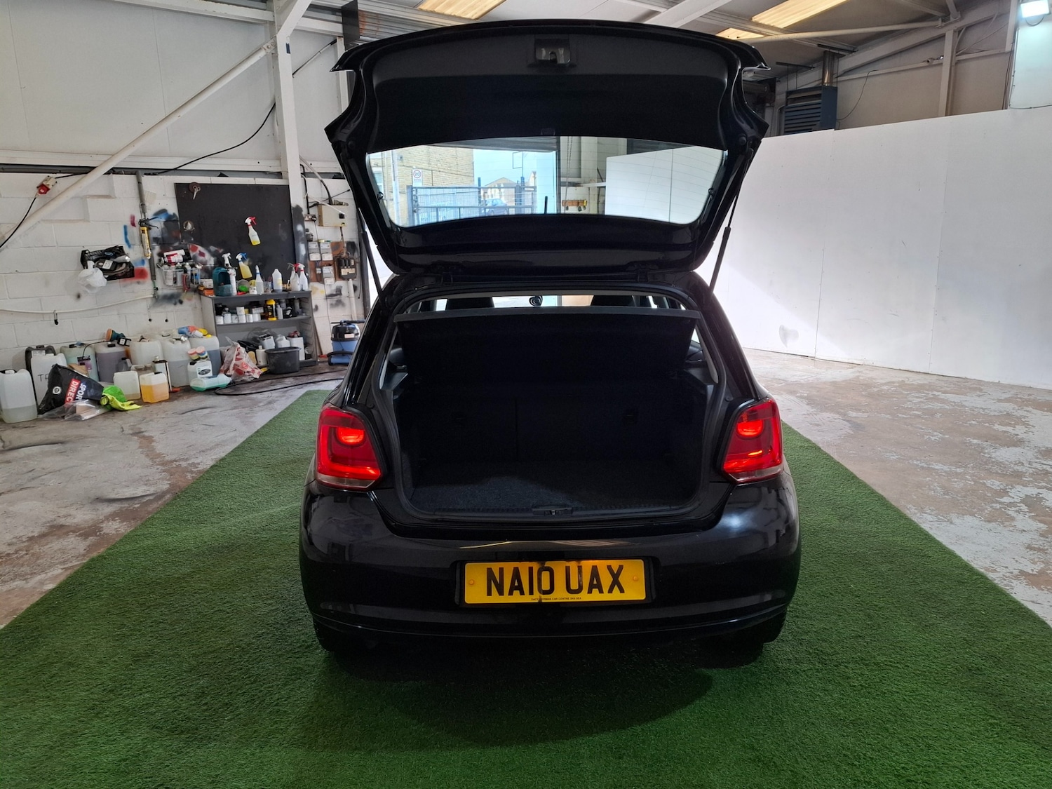 Used Volkswagen Polo 2010 for sale - 77720574: Photo 9