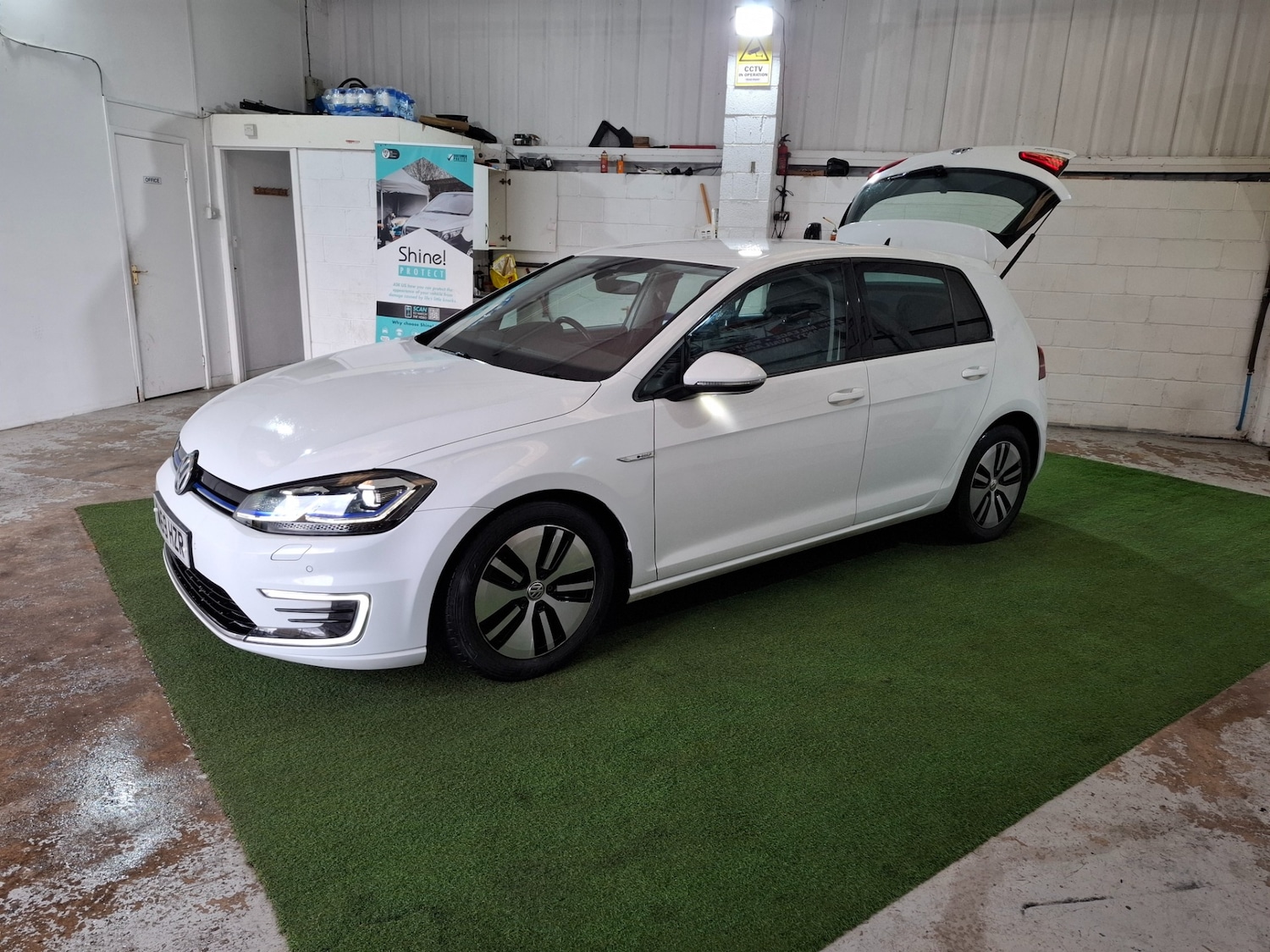 Used Volkswagen Golf 2019 for sale - 76547710: Photo 2
