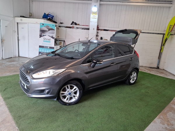 Used Ford Fiesta 2017 for sale - 75120902: Photo 2