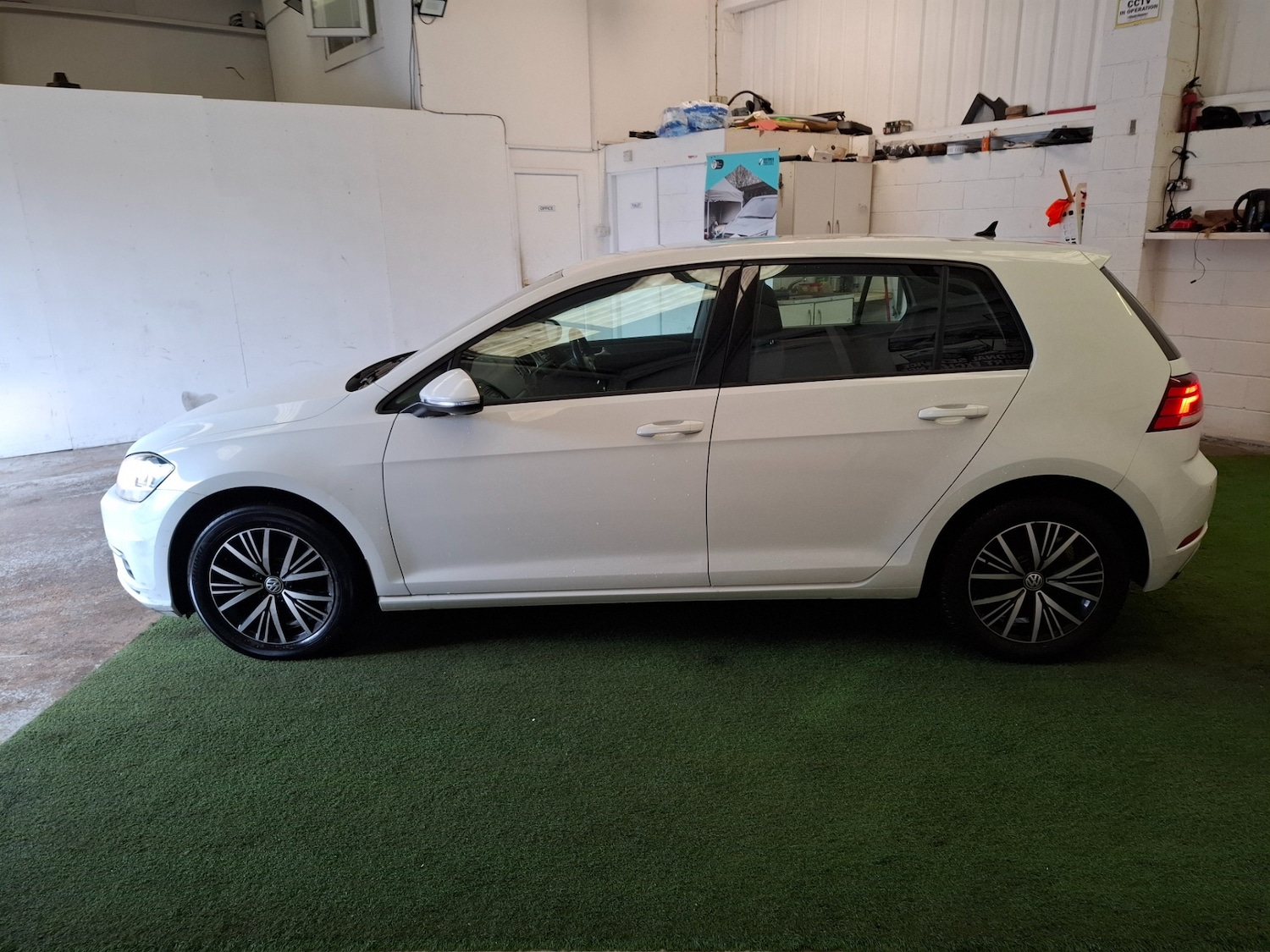 Used Volkswagen Golf 2018 for sale - 77530381: Photo 2