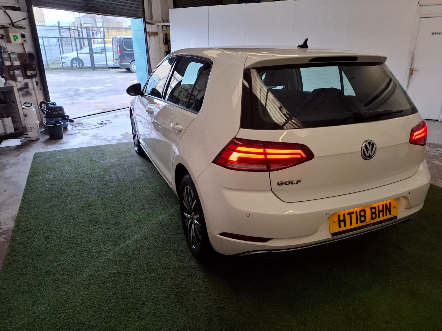 Used Volkswagen Golf 2018 for sale - 77530381: Photo 3