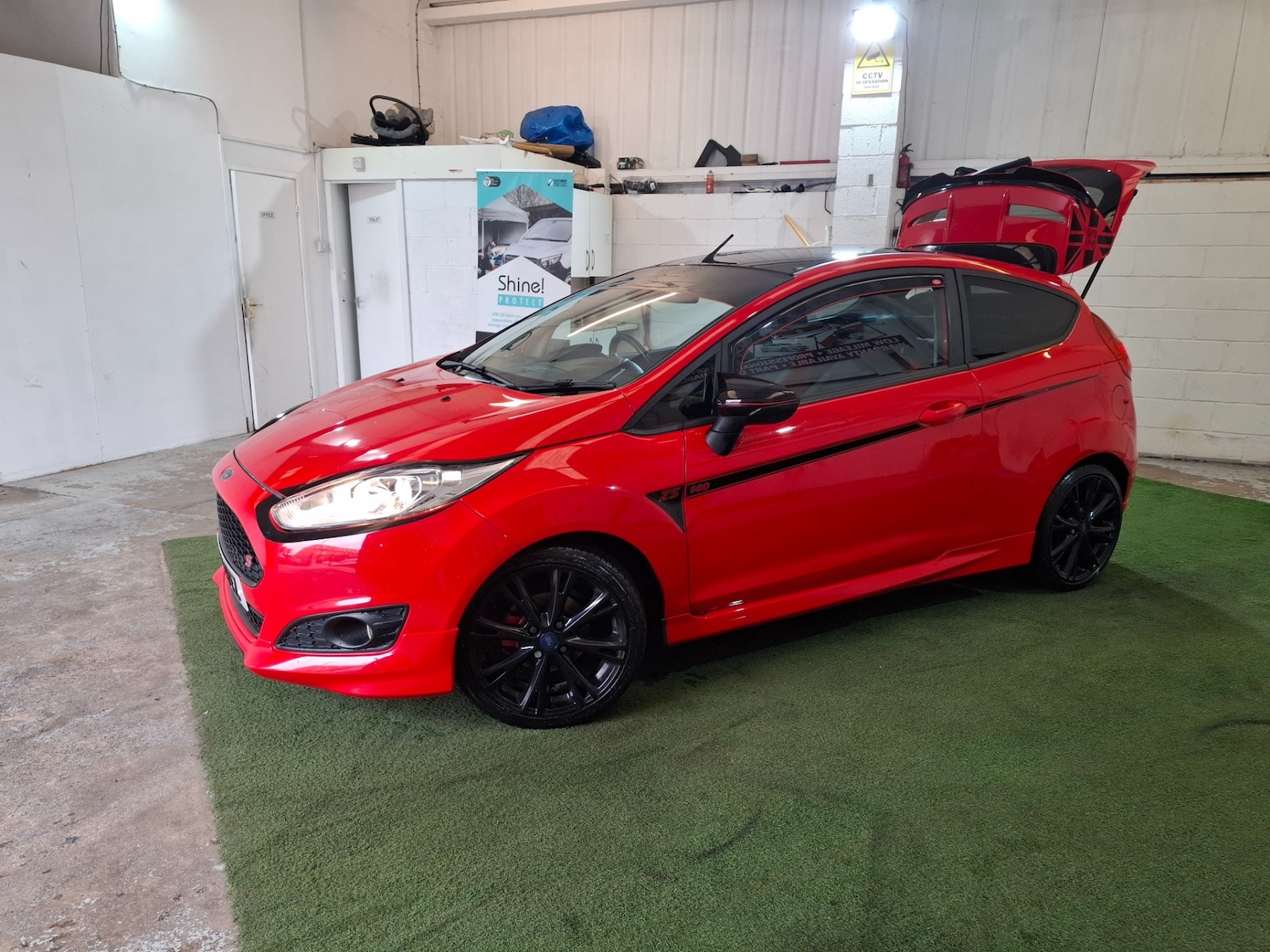 Used Ford Fiesta 2015 for sale - 76314110: Photo 2
