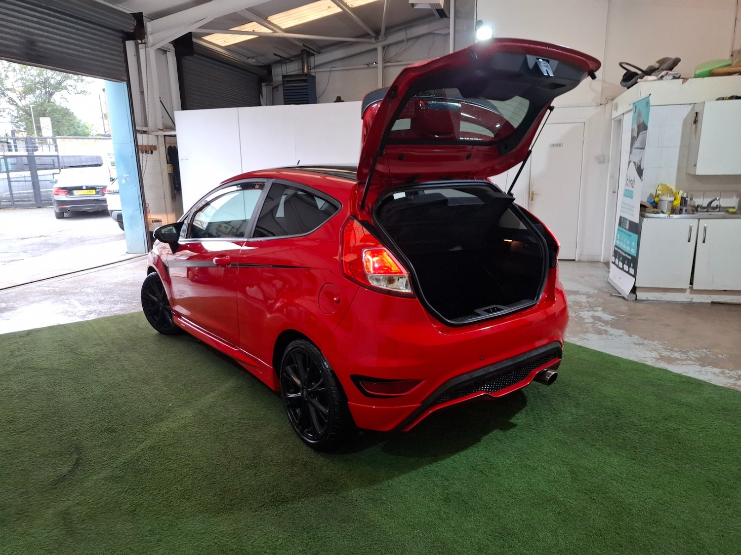 Used Ford Fiesta 2015 for sale - 76314110: Photo 34