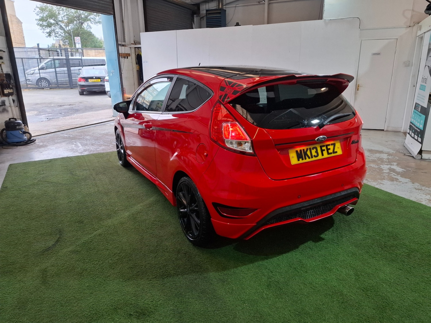 Used Ford Fiesta 2015 for sale - 76314110: Photo 4