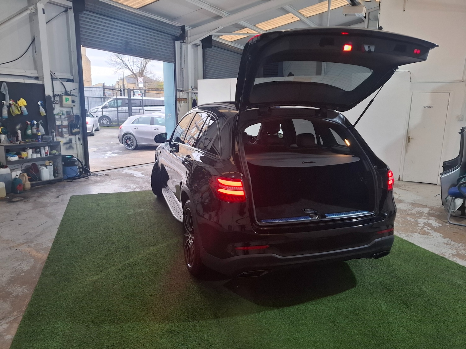 Used Mercedes-Benz GLC 2018 for sale - 76709701: Photo 15