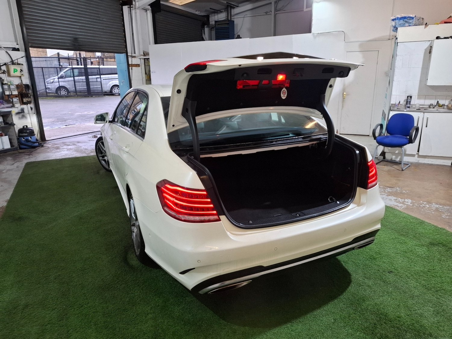 Used Mercedes-Benz E Class 2013 for sale - 77342765: Photo 13